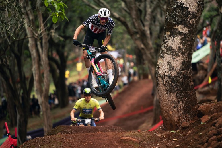 Fundadores em trilha